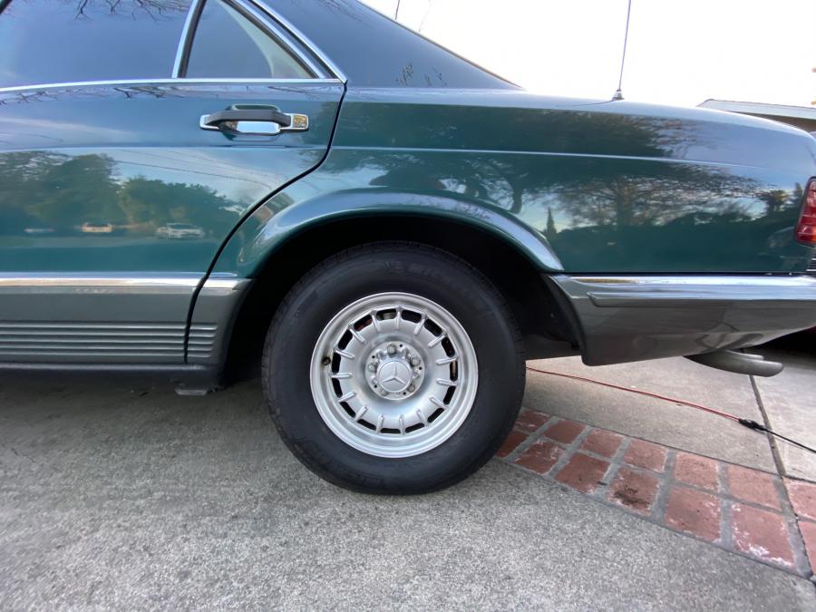 Детали экстерьера Mercedes-Benz 280 SE (W126) 1983 года  (EU) (фото 27 из 62)